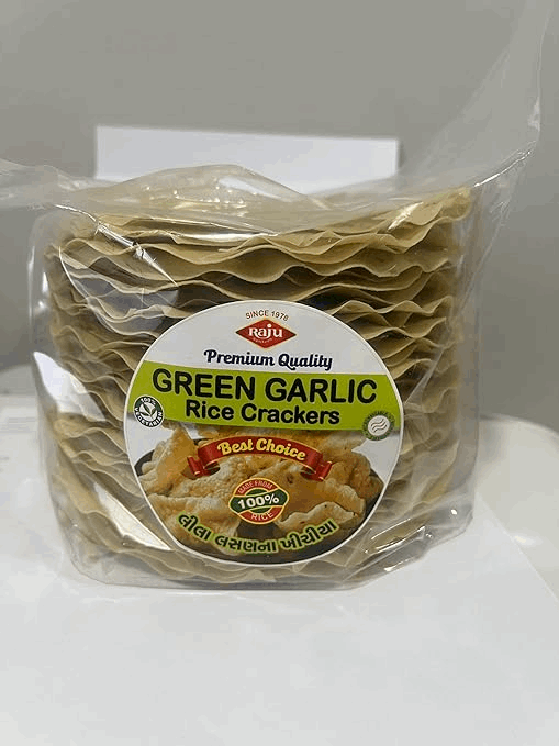 Chilli garlic rice crackers (khichiya) raju